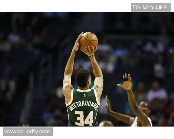 字母哥本赛季出战697分钟狂砍700分展现狠劲实力